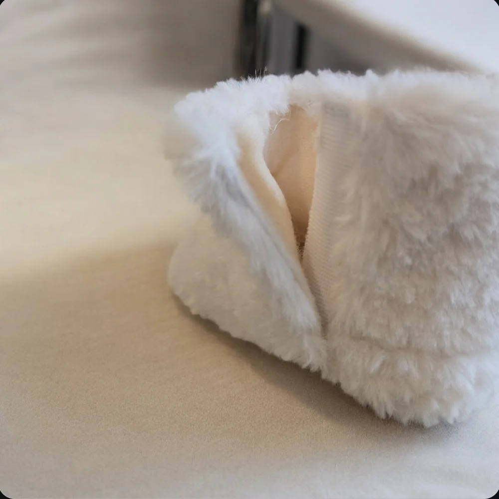 Old Navy Unisex Faux-Fur Booties for Baby Size 12-18M